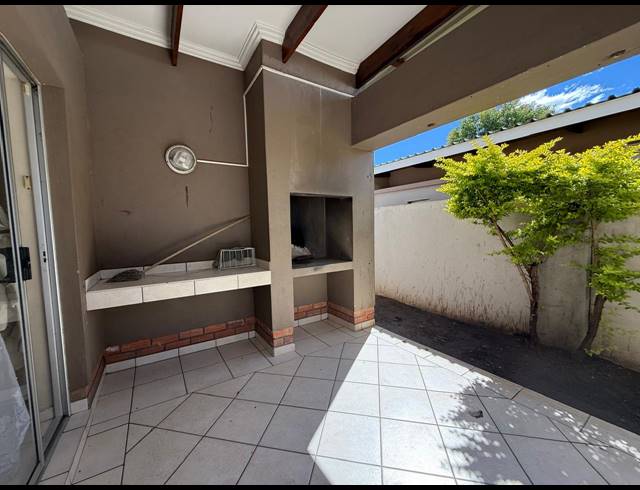 3 BEDROOM TOWNHOUSE FOR SALE IN WATERVAL EAST